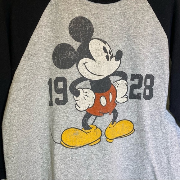 Walt Disney Parks Men's size L Mickey Mouse graphic Raglan Sleeve Tee Gray Black - Picture 7 of 8